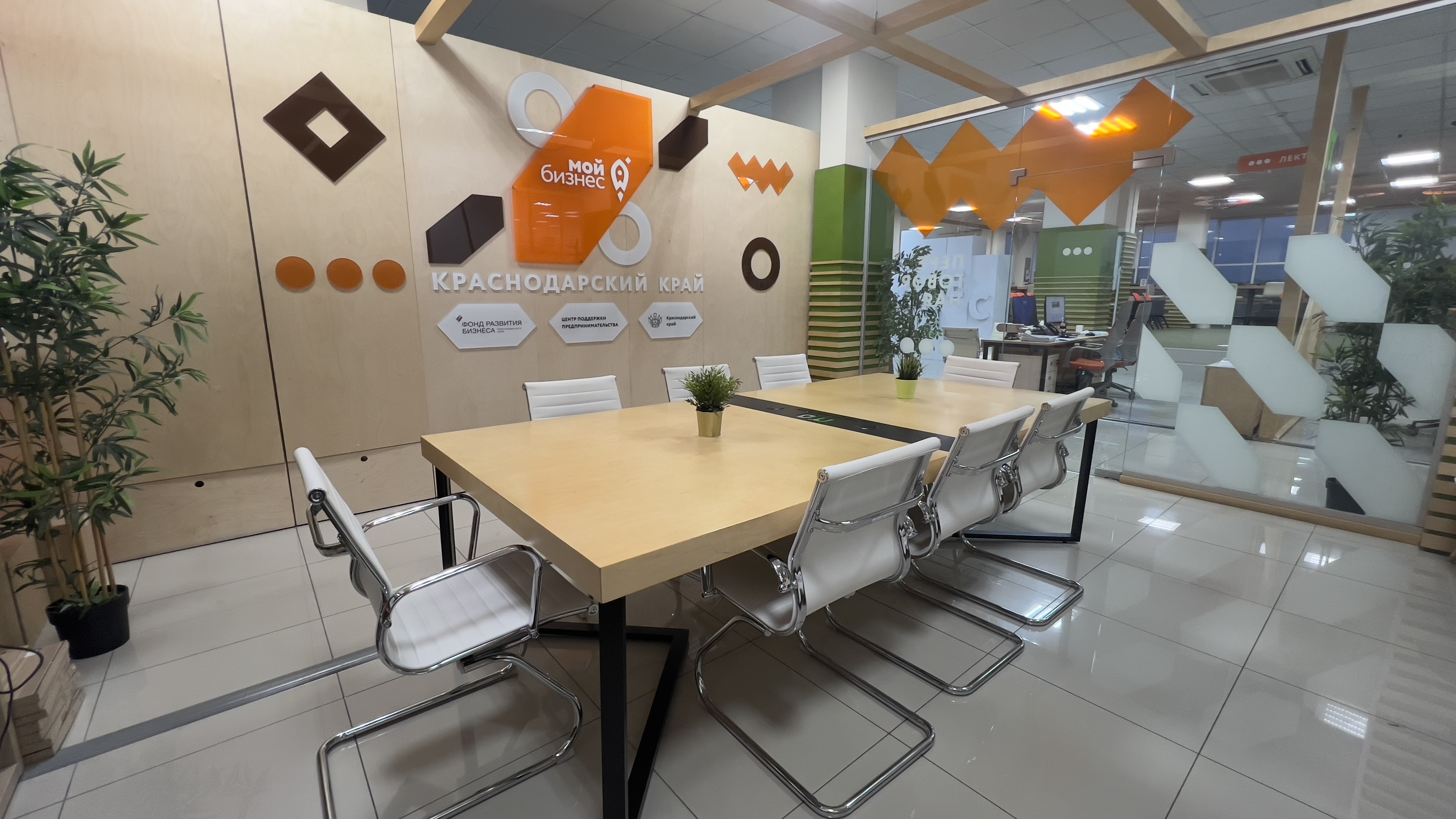 Посмотреть наш коворкинг - видео портала Мой Бизнес Краснодар