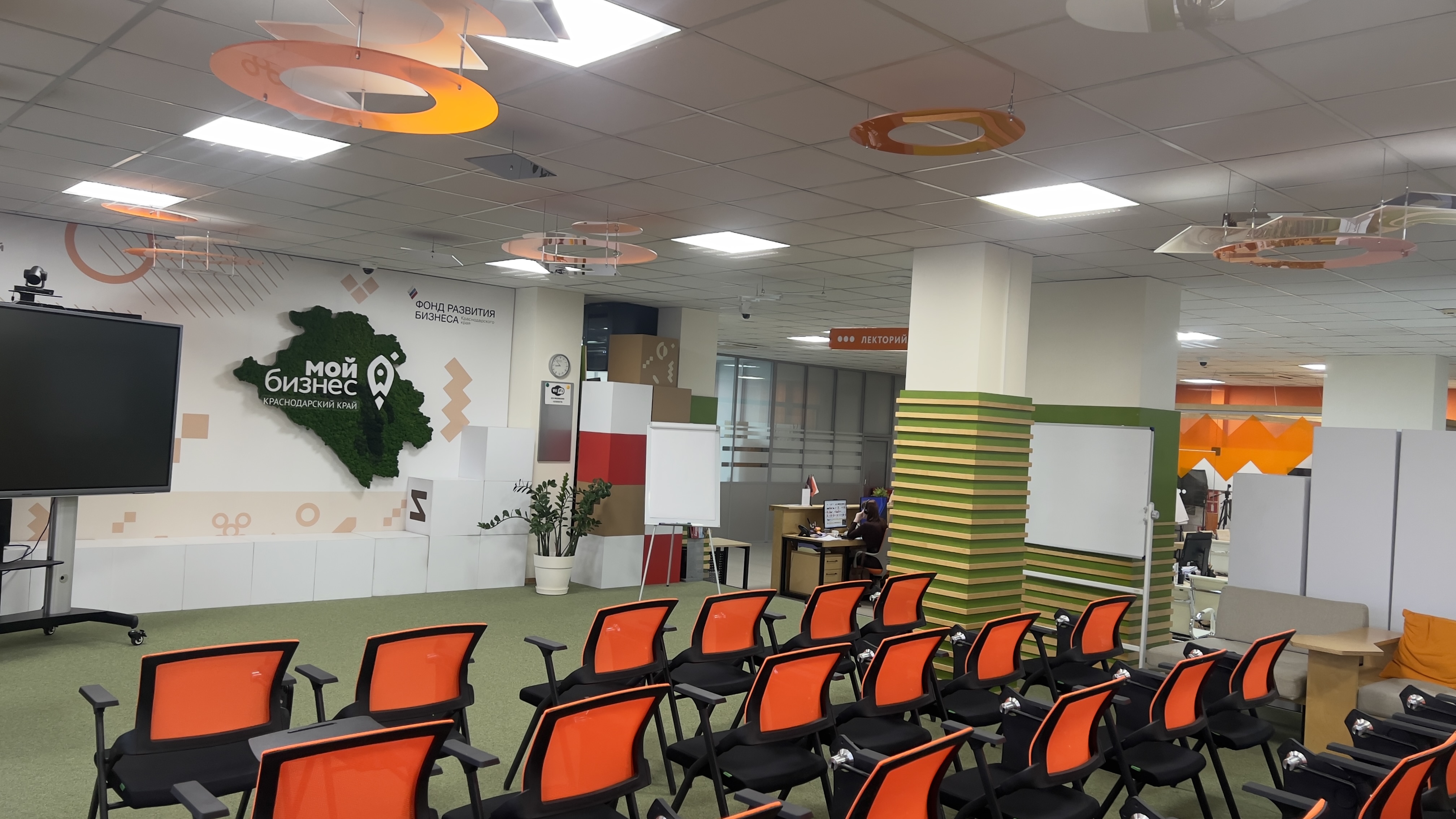 Посмотреть наш коворкинг - видео портала Мой Бизнес Краснодар