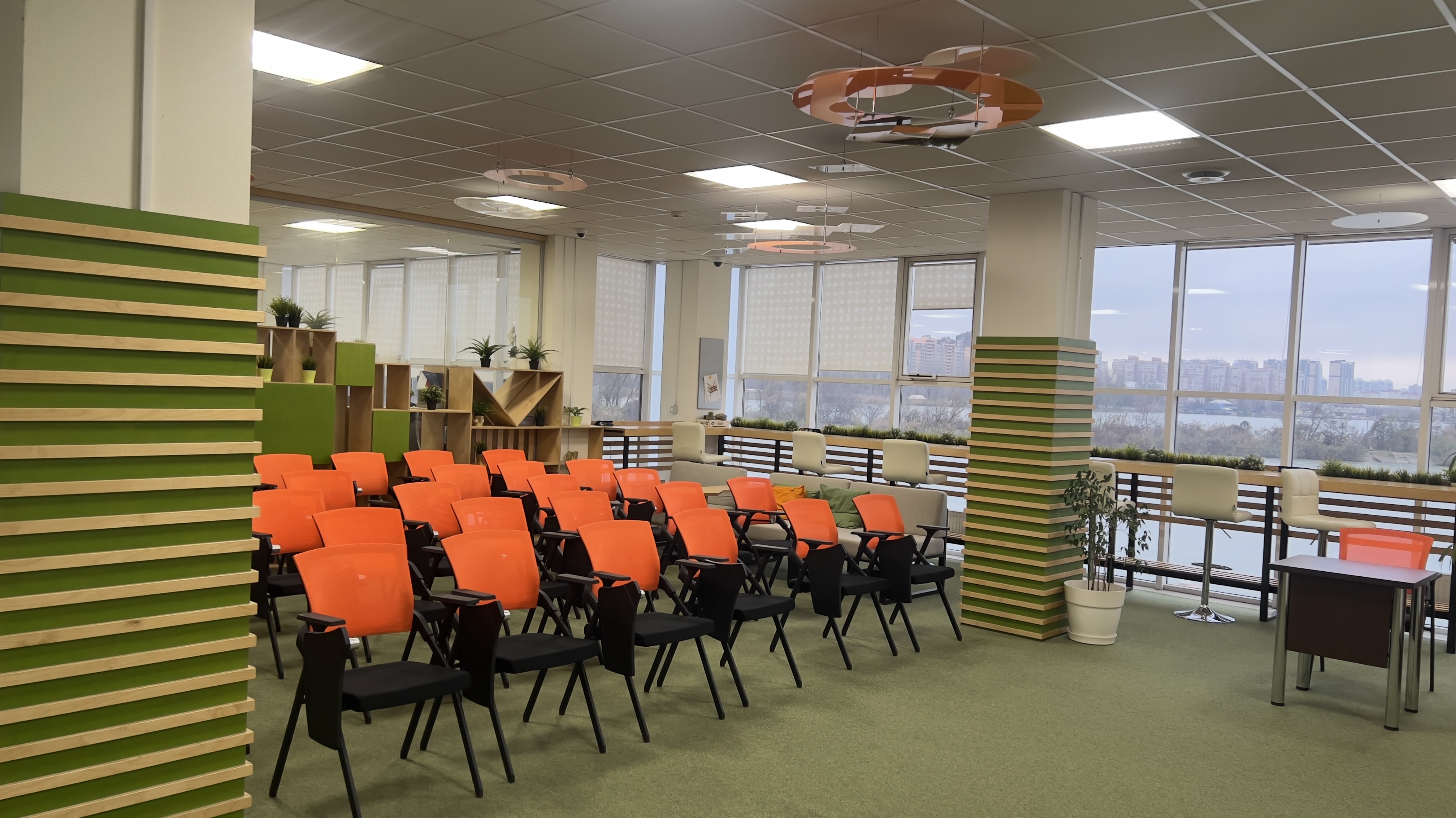 Посмотреть наш коворкинг - видео портала Мой Бизнес Краснодар